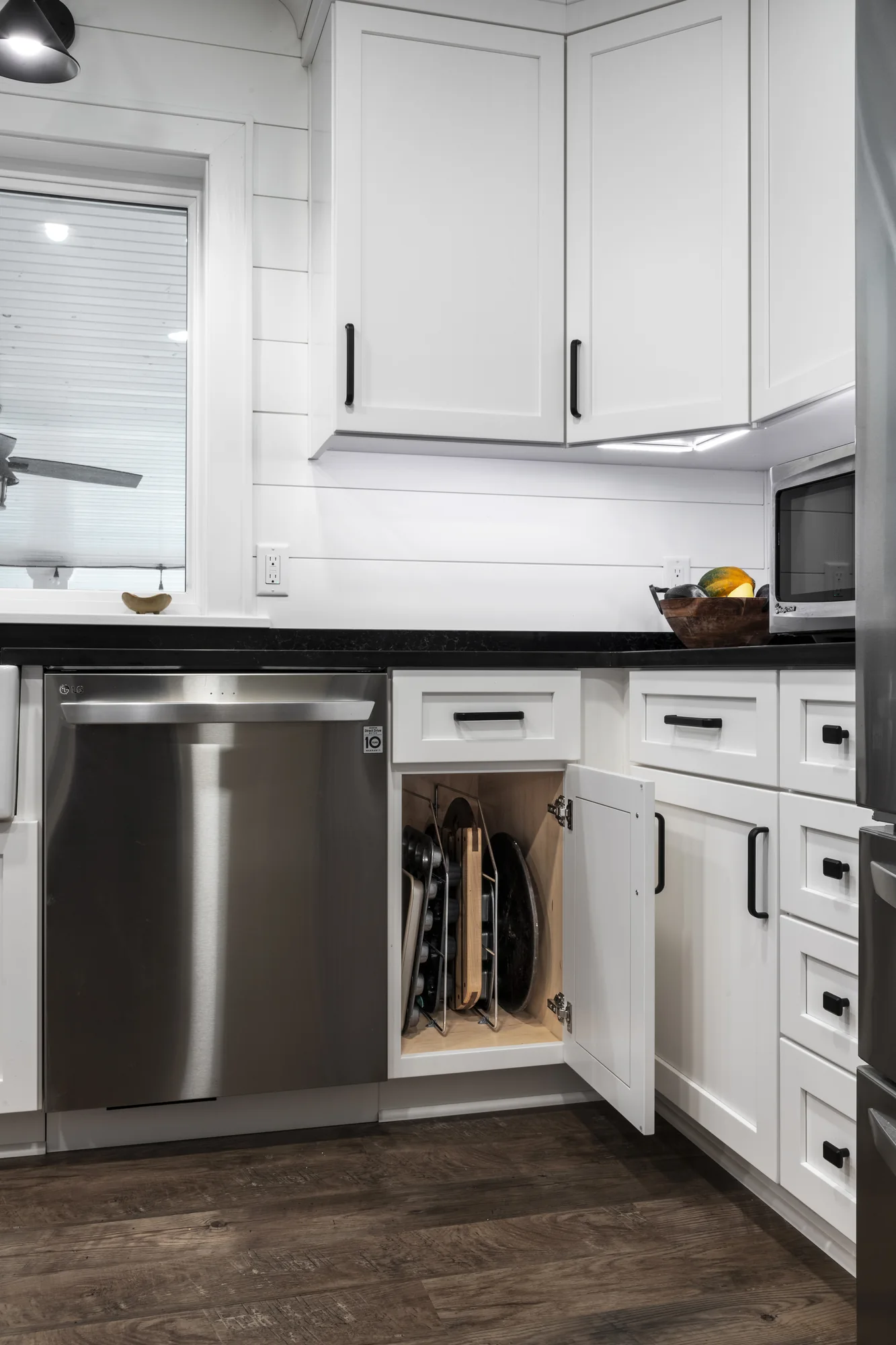 Vertical tray storage beside the dishwasher